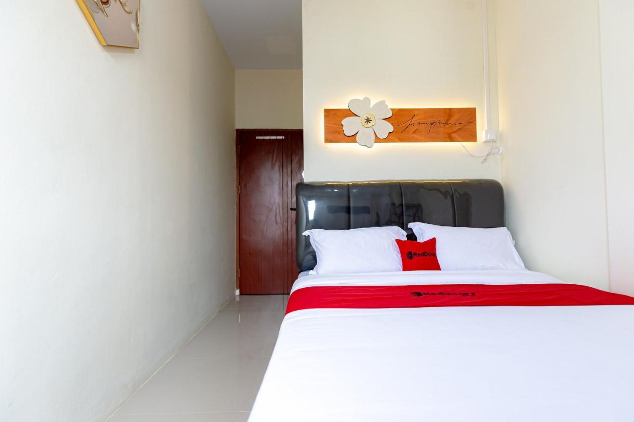Reddoorz Plus At Komplek Abc Batu Aji Batam Kubuk Экстерьер фото