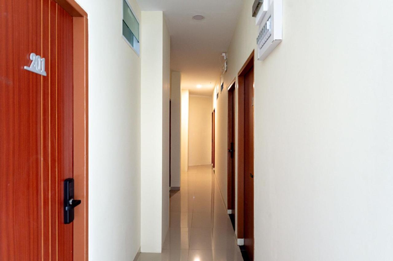 Reddoorz Plus At Komplek Abc Batu Aji Batam Kubuk Экстерьер фото
