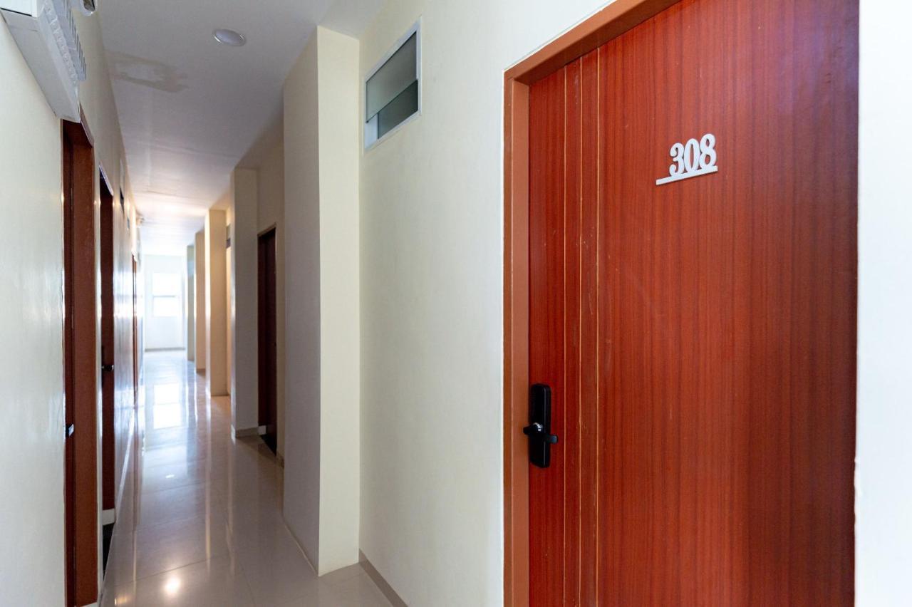 Reddoorz Plus At Komplek Abc Batu Aji Batam Kubuk Экстерьер фото